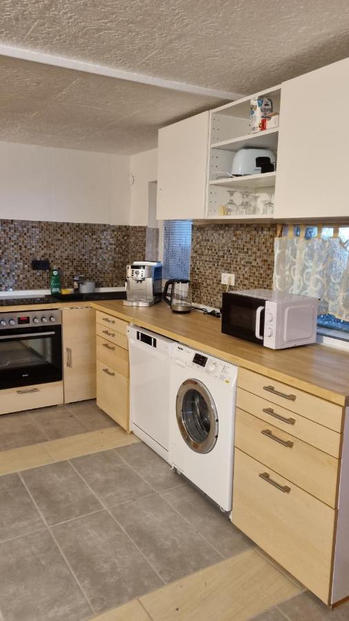 Modern Eingerichtete 3-Zi-Ferienwohnung Zu Vermieten Löffingen Exteriör bild